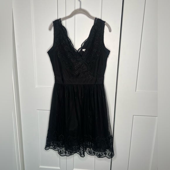 Garnet Hill Dresses & Skirts - FINAL SALE Garnet Hill Black Lace Embroidered Dress Women’s Size 10